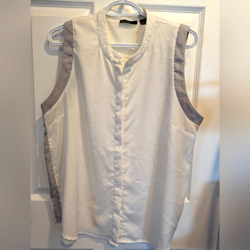 💙 PRESS 💙 Slightly Shimmer Sleeveless Blouse